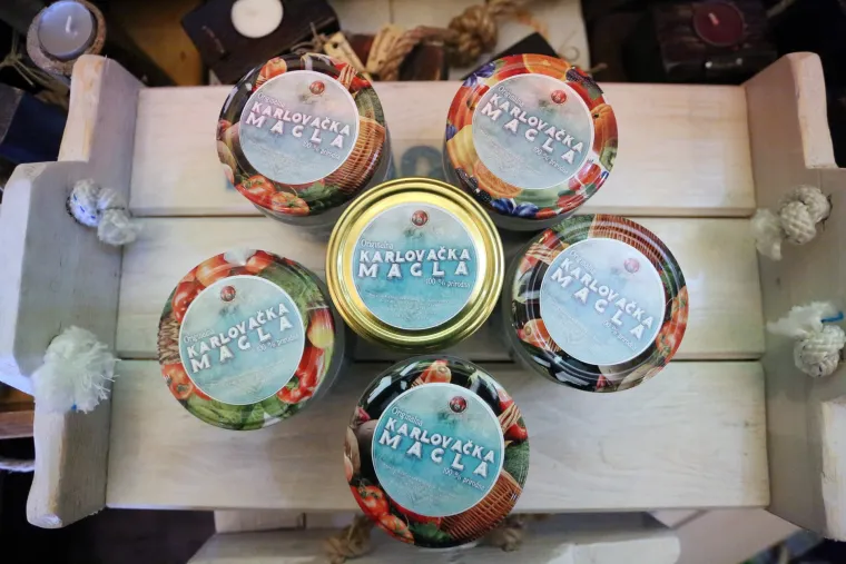 FOTO Karlovačka magla postala hit! Prodaju je u teglama od 450 grama i to za 20 kuna!