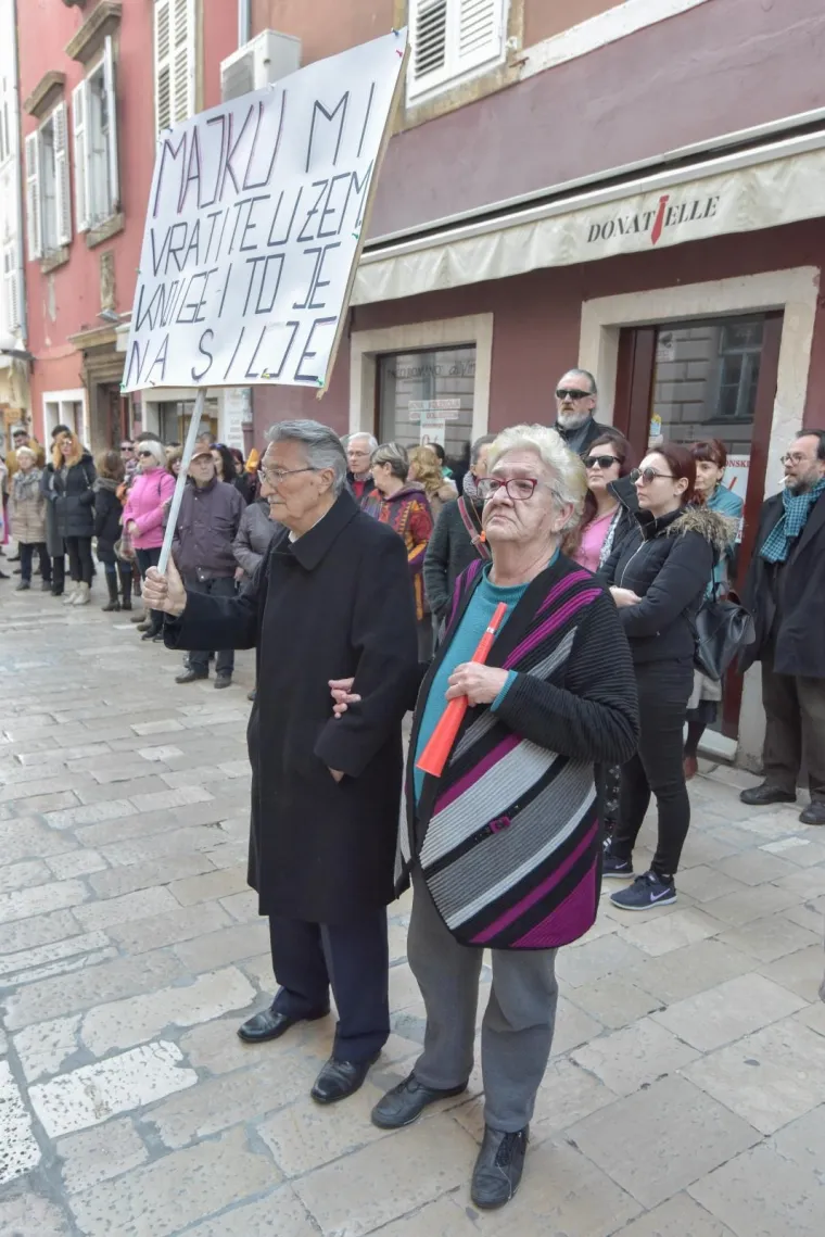 Nezadovoljni građani iza&scaron;li na ulice: 'Želimo prozvati vlast da promjeni zakon'