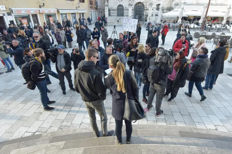 Nezadovoljni građani iza&scaron;li na ulice: 'Želimo prozvati vlast da promjeni zakon'