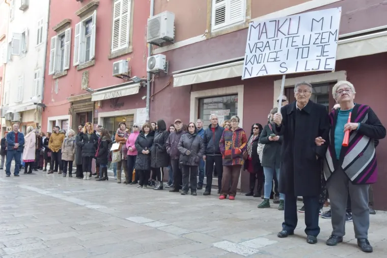 ZADRANI PROSVJEDALI ZBOG PUŠTANJA DARUVARCA NA SLOBODU: Protive se nasilju nad ženama