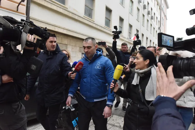Pogledajte kako je Daruvarac napustio istražni zatvor s vrećicom: 'Neću bježati iz Zadra'