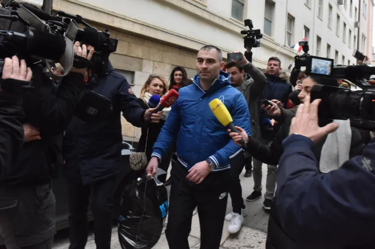 Pogledajte kako je Daruvarac napustio istražni zatvor s vrećicom: 'Neću bježati iz Zadra'