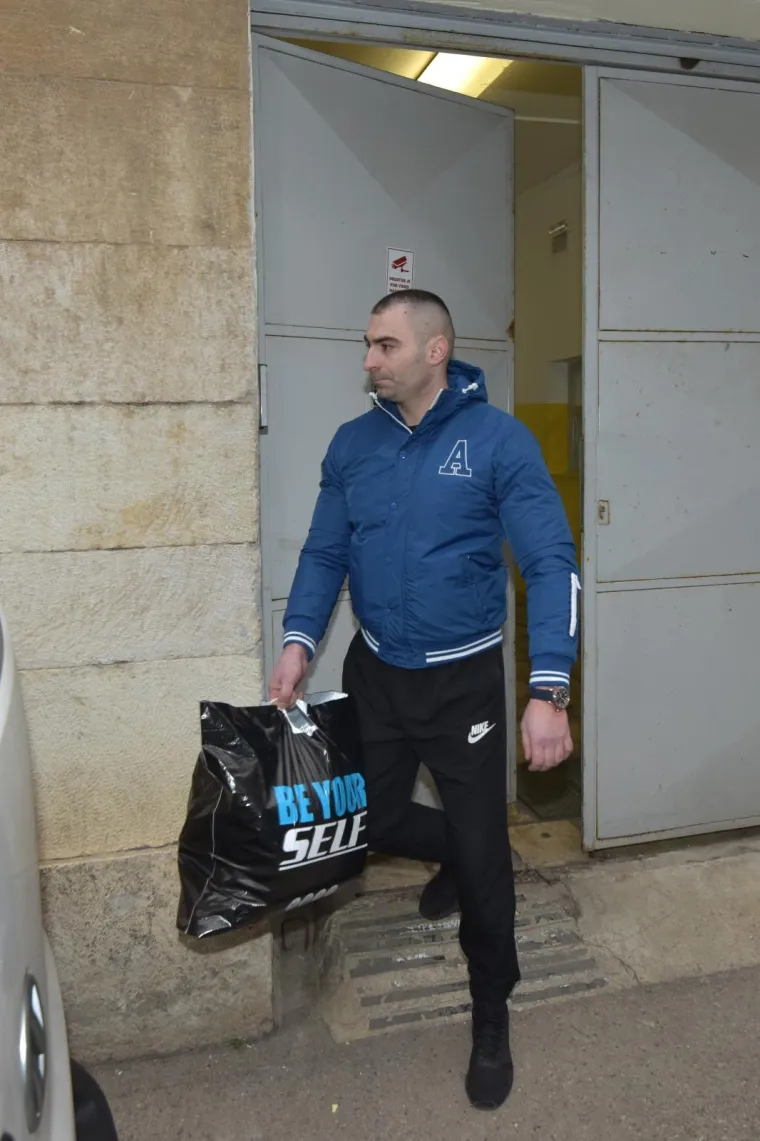 Pogledajte kako je Daruvarac napustio istražni zatvor s vrećicom: 'Neću bježati iz Zadra'