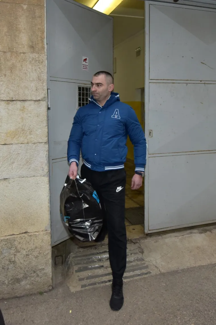 Pogledajte kako je Daruvarac napustio istražni zatvor s vrećicom: 'Neću bježati iz Zadra'