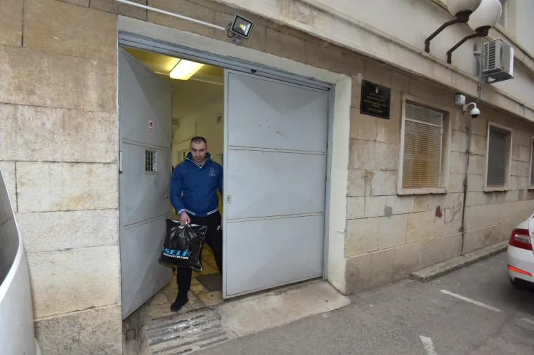 Zadar -   Darko Kovacevic Daruvarac izlazi iz zadarskog pritvora.