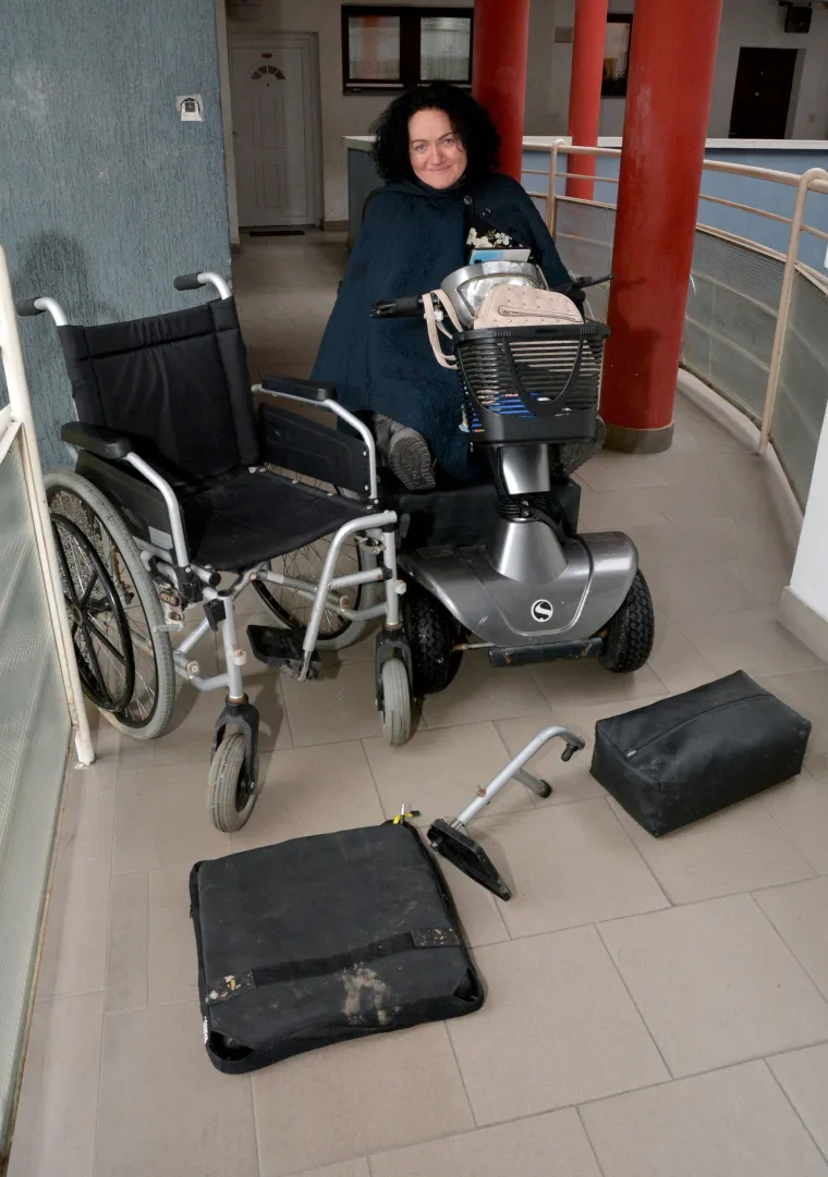 Užas u Slavonskom Brodu: Kristini vandali i o&scaron;tetili ivalidska kolica