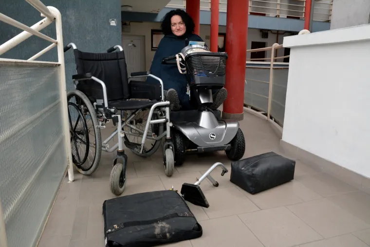 Užas u Slavonskom Brodu: Kristini vandali i o&scaron;tetili ivalidska kolica