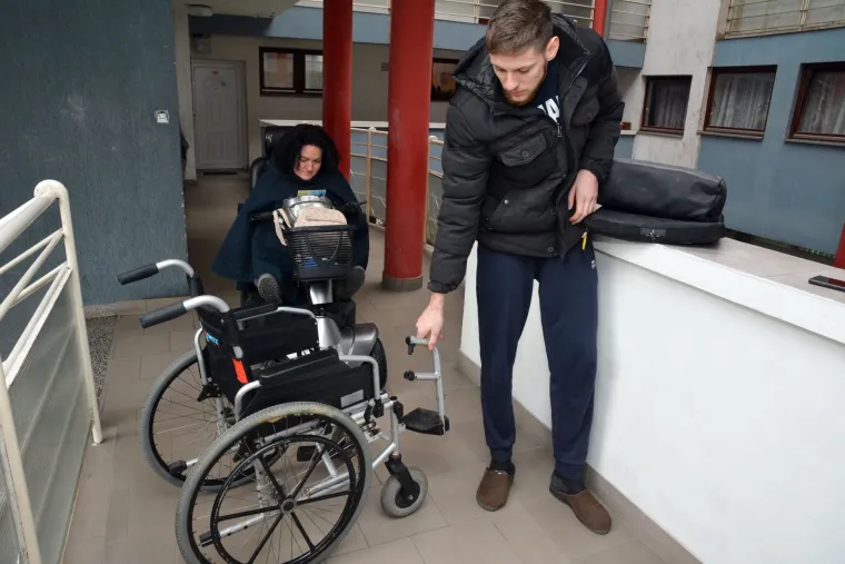 Užas u Slavonskom Brodu: Kristini vandali i o&scaron;tetili ivalidska kolica