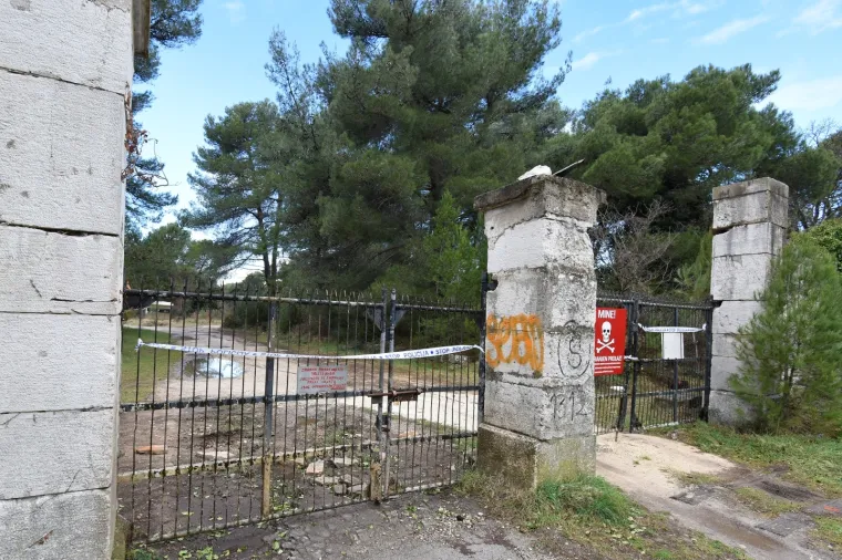Opasnost od mina! U biv&scaron;oj vojarni u Puli pronađena eksplozivna sredstva iz Drugog svjetskog rata, sve je zatvoreno
