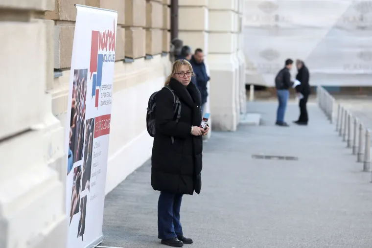 Volonteri GI Narod odlučuje zastupnicima: 'Raspi&scaron;ite referendum'