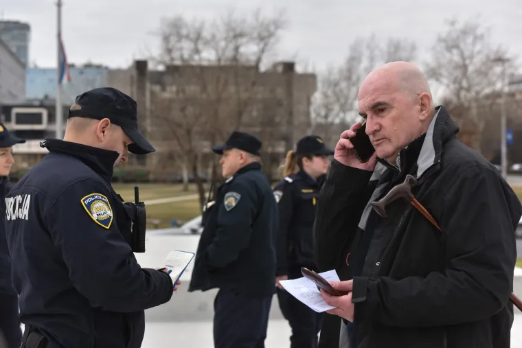 Dobio zabranu prilaska Tuđmanu pa odmah oti&scaron;ao tamo, dočekala ga policija