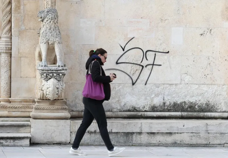 Nepoznati počinitelji i&scaron;arali pročelje &scaron;ibenske katedrale