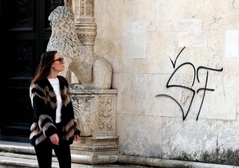 Nepoznati počinitelji i&scaron;arali pročelje &scaron;ibenske katedrale