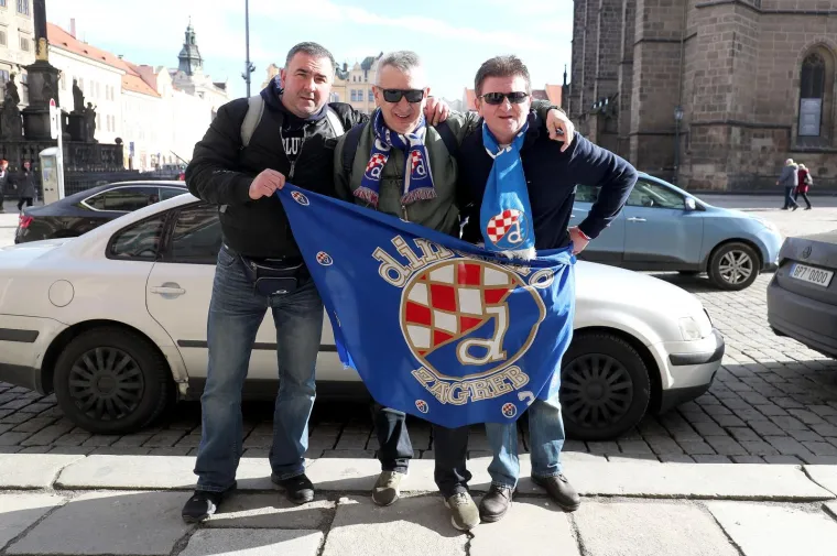 Navijači Dinama u centru Plzena uoči utakmice UEFA Europa lige protiv Viktorije Plzen 
Photo: Igor Kralj/PIXSELL