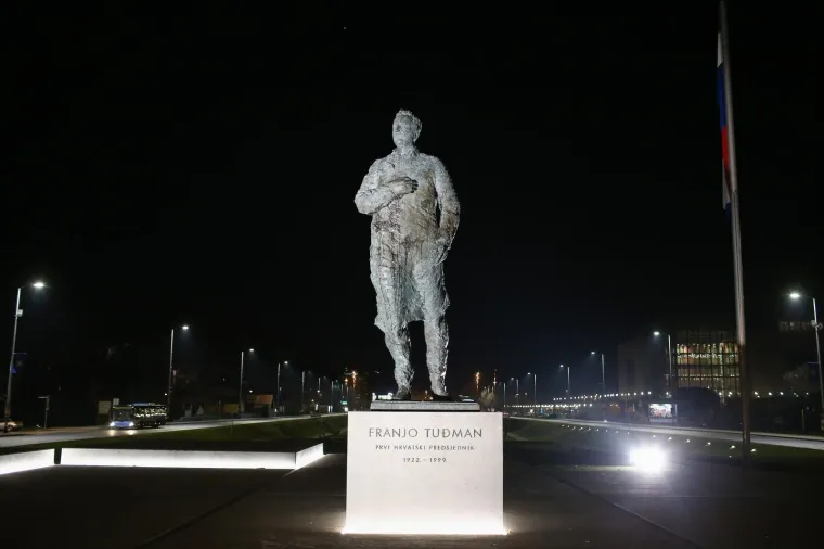 Nepoznati počinitelj bacio je jaja na spomenik Franji Tuđmanu