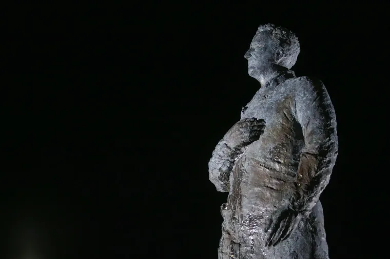 Nepoznati počinitelj bacio je jaja na spomenik Franji Tuđmanu