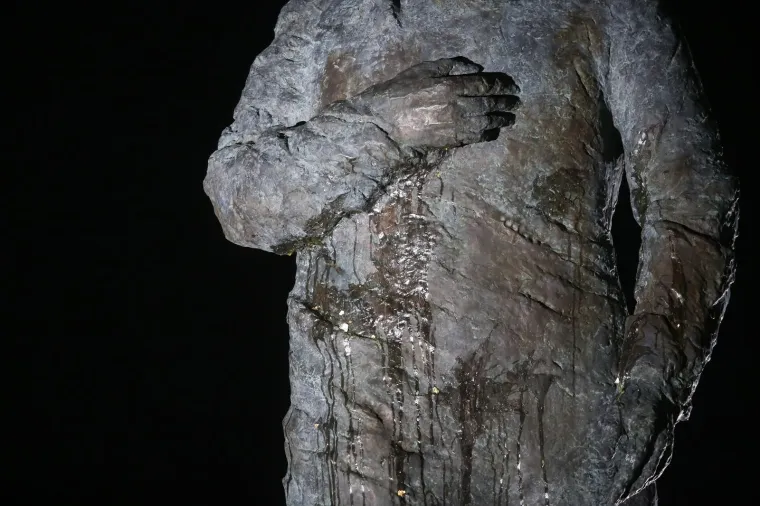 Nepoznati počinitelj bacio je jaja na spomenik Franji Tuđmanu