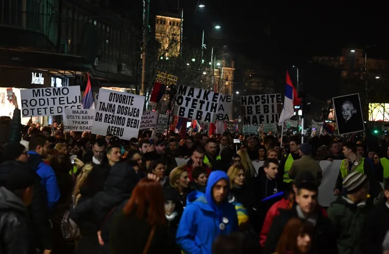 Gradjanski prosvjed protiv predsjednika Srbije Aleksandra Vucica, pod parolom "Jedan od pet miliona" odrzan je 11. put u Beogradu. Gradjani mogu potpisati i "Sporazum sa narodom". Na platou je postavljeno oko dvadesetak kutija u koje gradjani ubacuju potpisan primjerak "Sporazuma sa narodom". Photo: Srdjan Ilic/PIXSELL