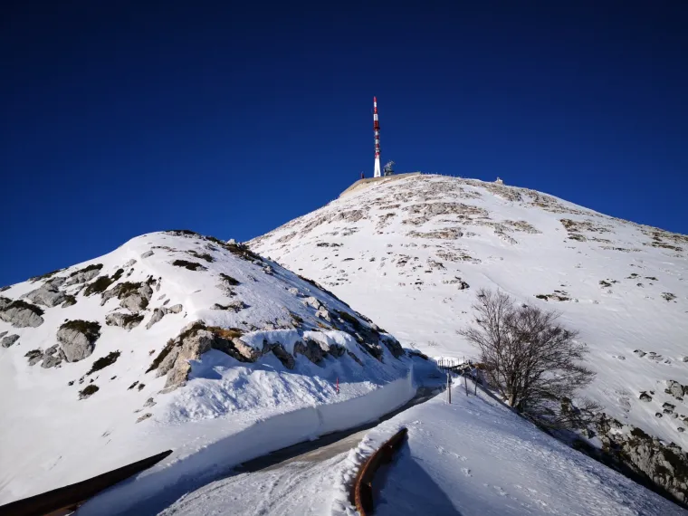 Upla&scaron;en zvao u pomoć: Na snijegom zatrpano Biokovo krenuo u - tenisicama!