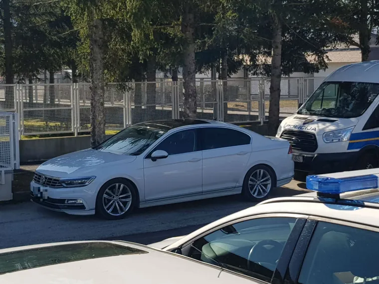 Luksuzni passat bio je mamac: Policija u slovenskom &scaron;leperu otkrila migrante, &scaron;verceri uhićeni