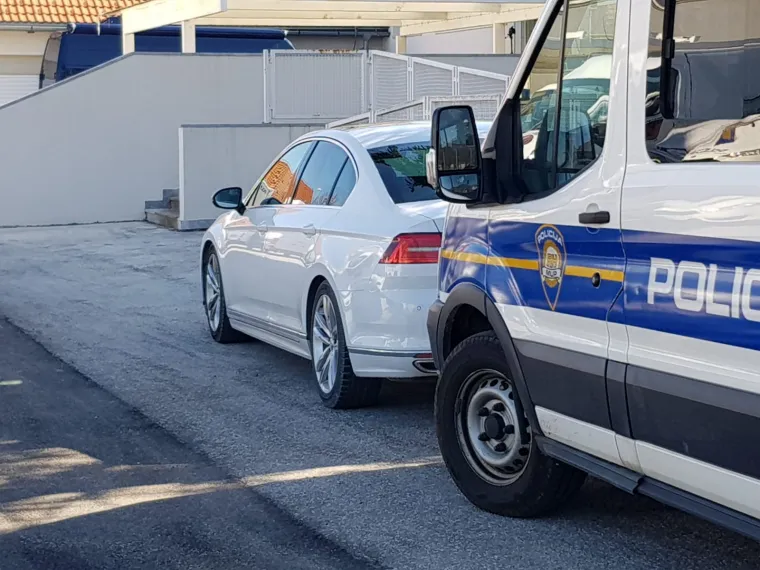 Luksuzni passat bio je mamac: Policija u slovenskom &scaron;leperu otkrila migrante, &scaron;verceri uhićeni