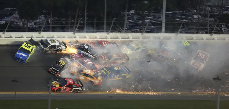 Sudar na Daytoni 500