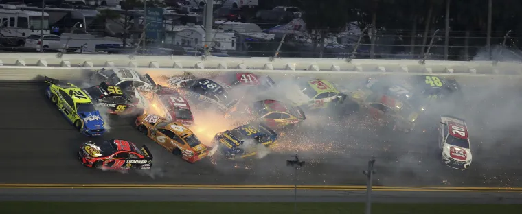 Sudar na Daytoni 500