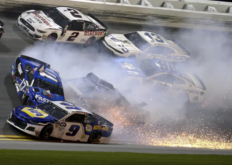 Sudar na Daytoni 500