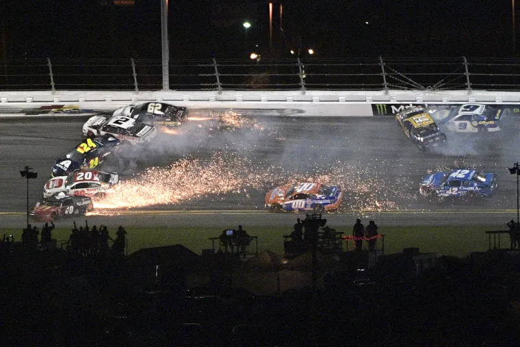 Sudar na Daytoni 500