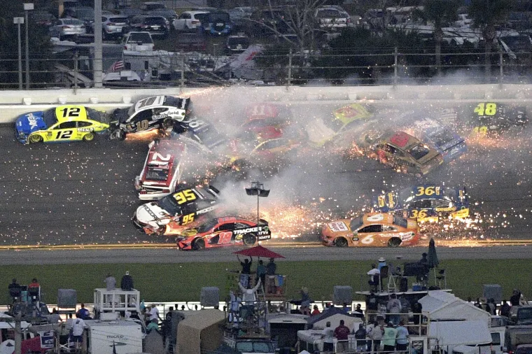 Sudar na Daytoni 500