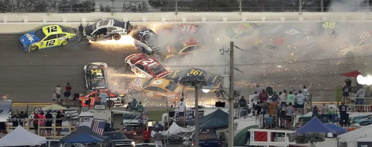 Sudar na Daytoni 500