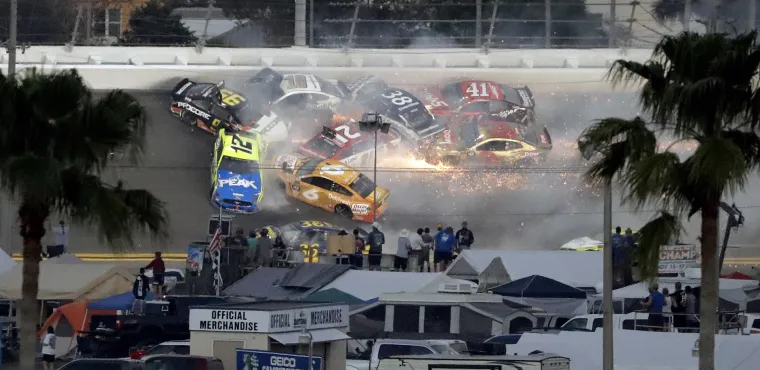 Sudar na Daytoni 500