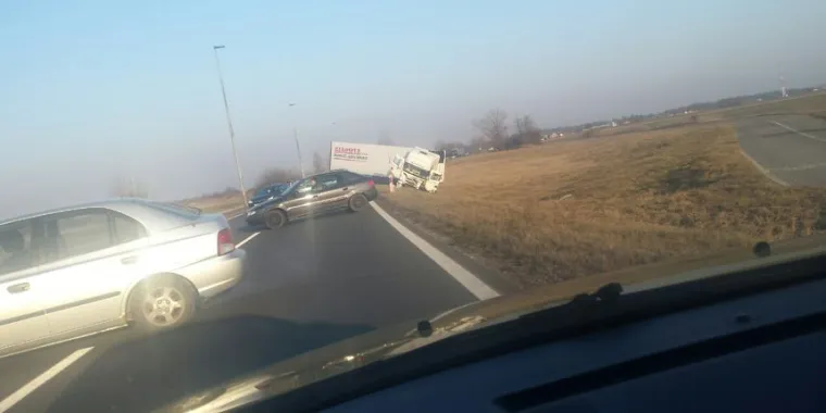 Te&scaron;ka prometna nesreća: U sudaru kamiona i automobila poginuo 23-godi&scaron;njak