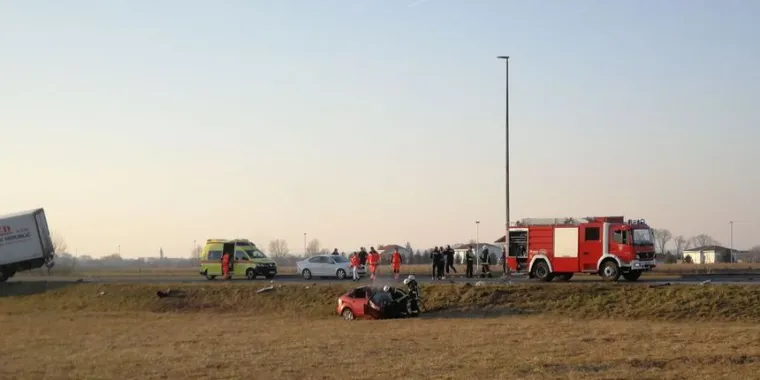 Te&scaron;ka prometna nesreća: U sudaru kamiona i automobila poginuo 23-godi&scaron;njak