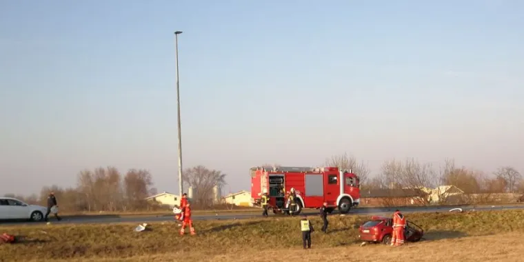 Te&scaron;ka prometna nesreća: U sudaru kamiona i automobila poginuo 23-godi&scaron;njak