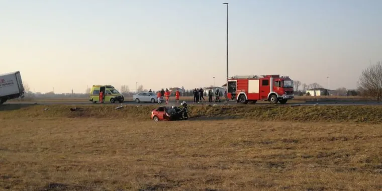 Te&scaron;ka prometna nesreća: U sudaru kamiona i automobila poginuo 23-godi&scaron;njak