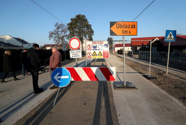 Građani Donje Lomnice okupili se i zaustavili rad bagera zbog izgradnje asfaltne baze