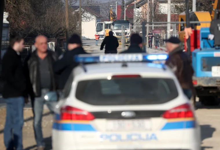 Građani Donje Lomnice okupili se i zaustavili rad bagera zbog izgradnje asfaltne baze