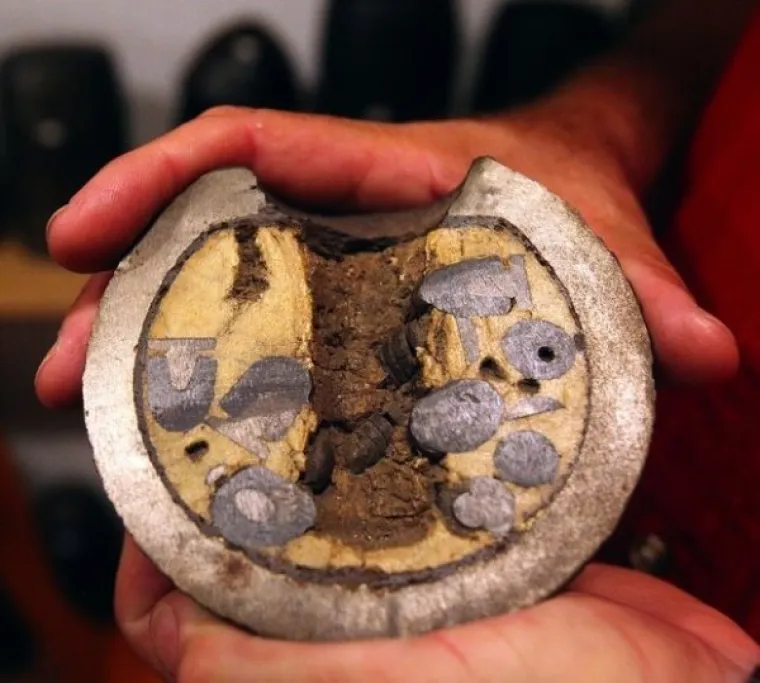 I svakodnevne stvari, (okej, te&scaron;ko da se svaki dan susrećete s ručnim granatama ili oplatom svemirskog broda, ali većina je sasvim obična)  znaju biti fascinantne ako se prerežu po pola
Topovska kugla sa &scaron;rapnelima