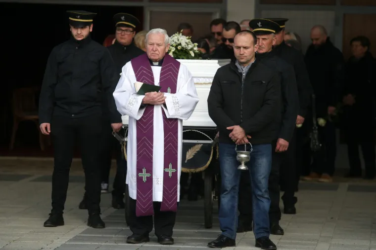 Zločin koji je potresao Hrvatsku: Uz tužnu povorku pokopana Jasmina Dominić