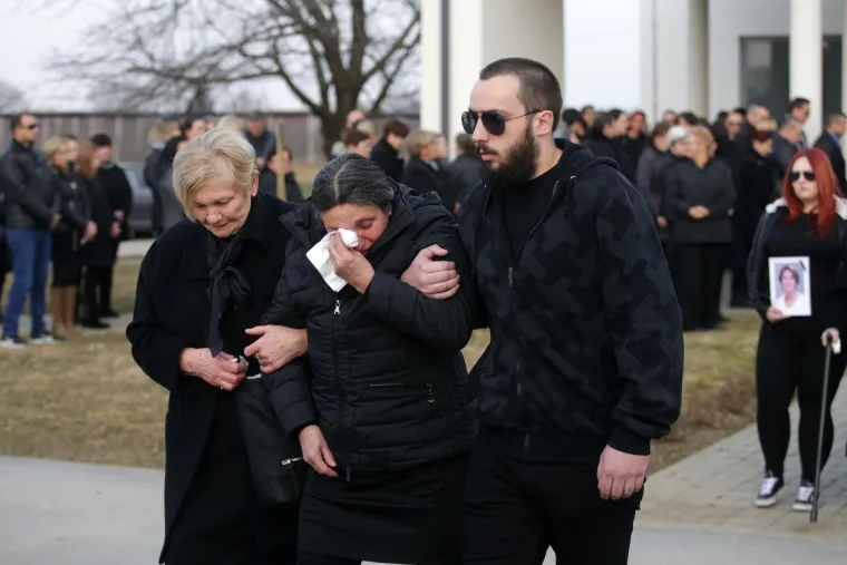 Zločin koji je potresao Hrvatsku: Uz tužnu povorku pokopana Jasmina Dominić