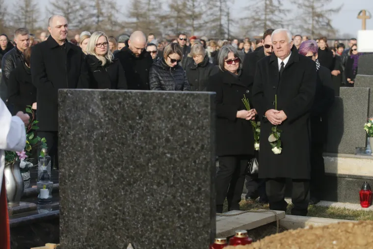 Zločin koji je potresao Hrvatsku: Uz tužnu povorku pokopana Jasmina Dominić