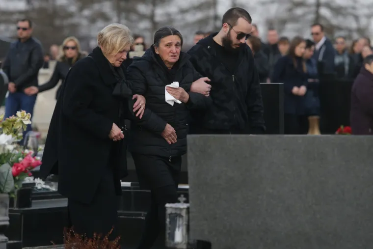 Zločin koji je potresao Hrvatsku: Uz tužnu povorku pokopana Jasmina Dominić