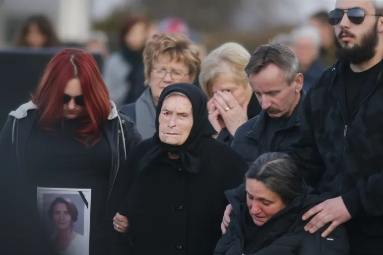 Zločin koji je potresao Hrvatsku: Uz tužnu povorku pokopana Jasmina Dominić