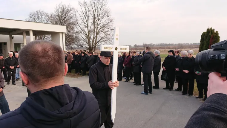 Zločin koji je potresao Hrvatsku: Uz tužnu povorku pokopana Jasmina Dominić