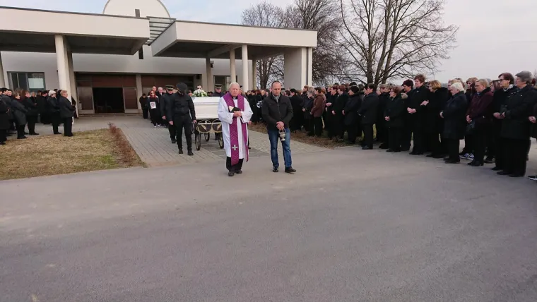 Zločin koji je potresao Hrvatsku: Uz tužnu povorku pokopana Jasmina Dominić