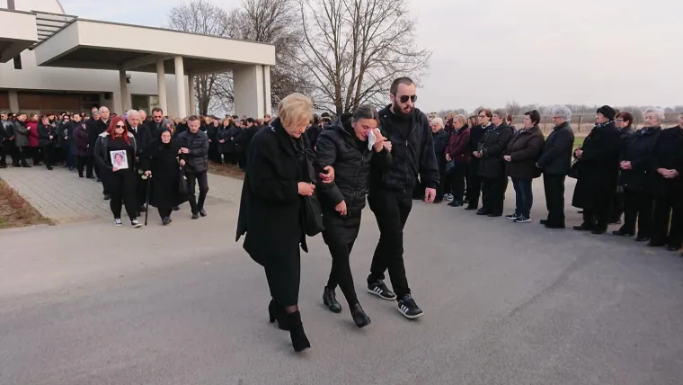 Zločin koji je potresao Hrvatsku: Uz tužnu povorku pokopana Jasmina Dominić