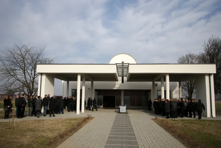 Zločin koji je potresao Hrvatsku: Uz tužnu povorku pokopana Jasmina Dominić