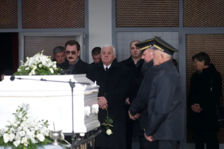 Zločin koji je potresao Hrvatsku: Uz tužnu povorku pokopana Jasmina Dominić