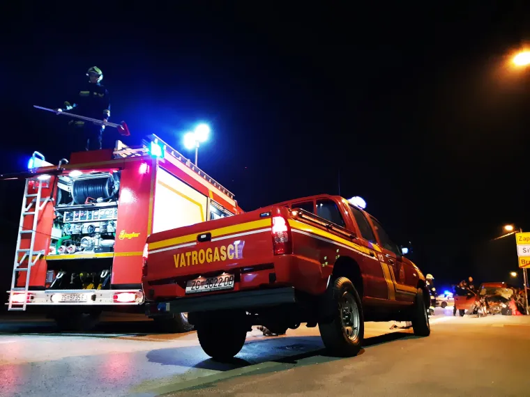TEŠKA NESREĆA KOD ZAPREŠIĆA: Vozačica teško ozlijeđena, a mlada putnica prošla s lakšim ozljedama